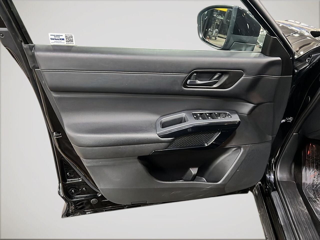 2024 Nissan Pathfinder Black Québec - photo #10