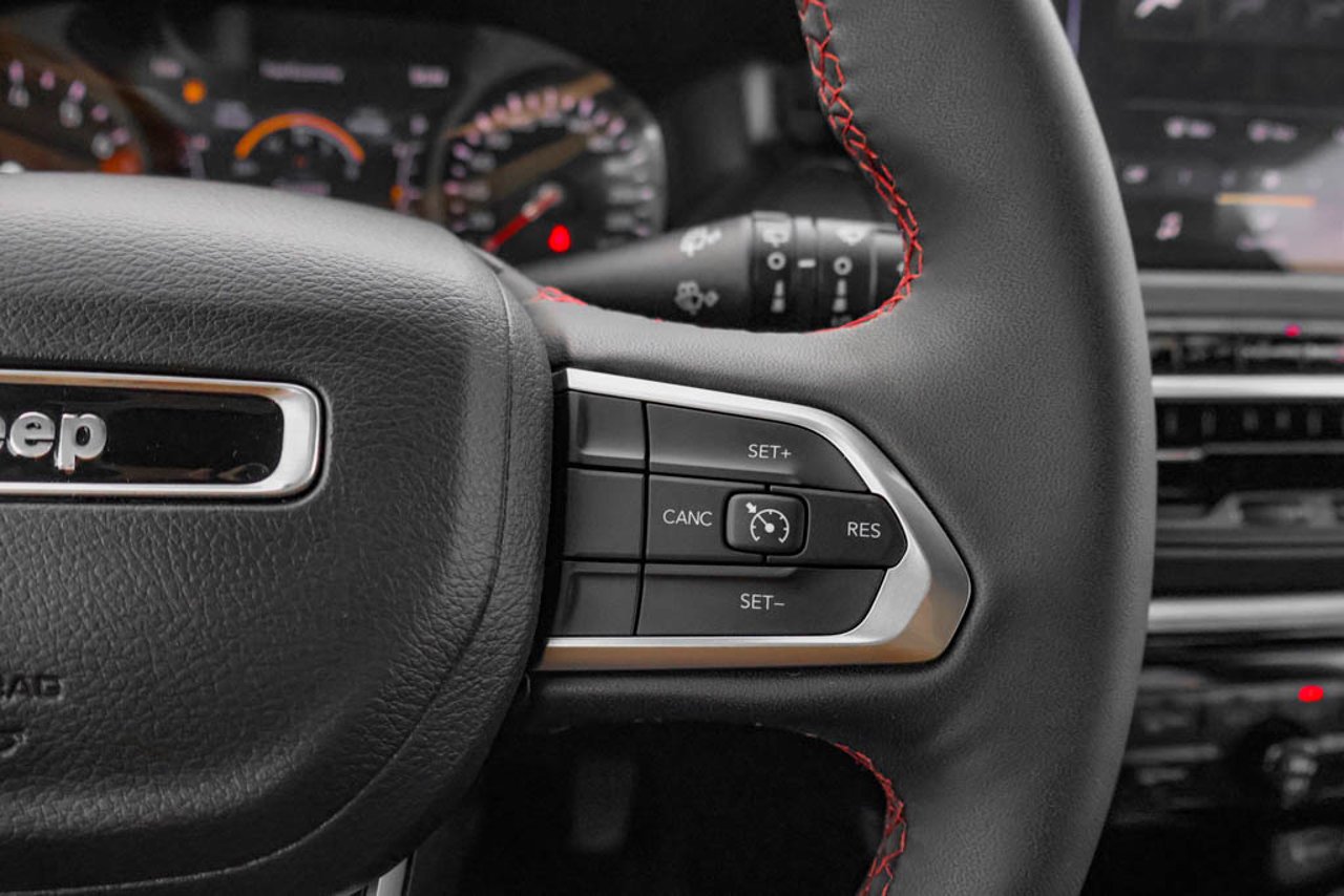 2025 Jeep Compass Trailhawk 4x4 White Sherwood Park - photo #20