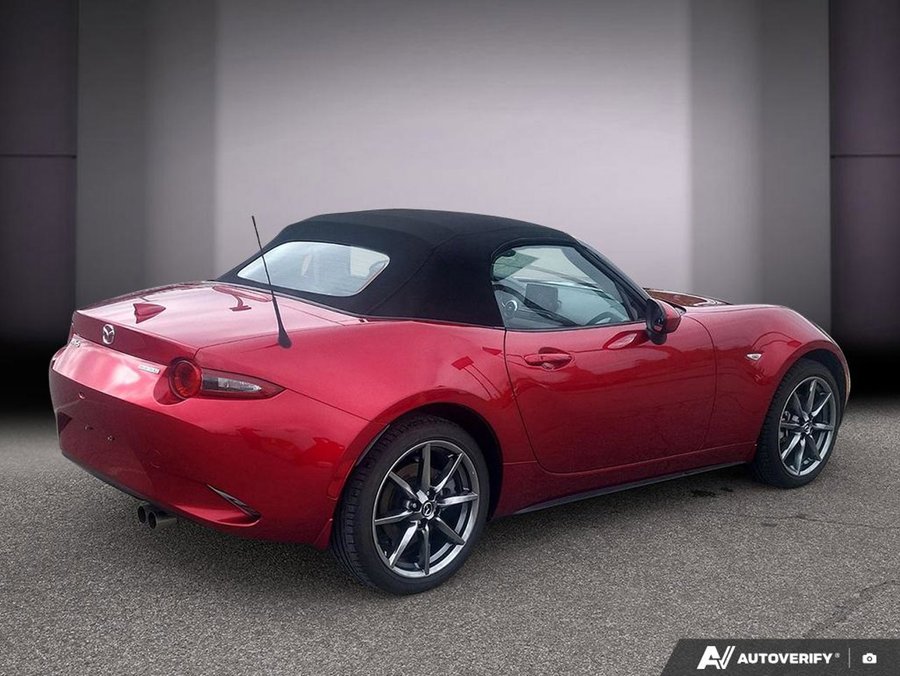 2023 Mazda MX-5 2023 Red