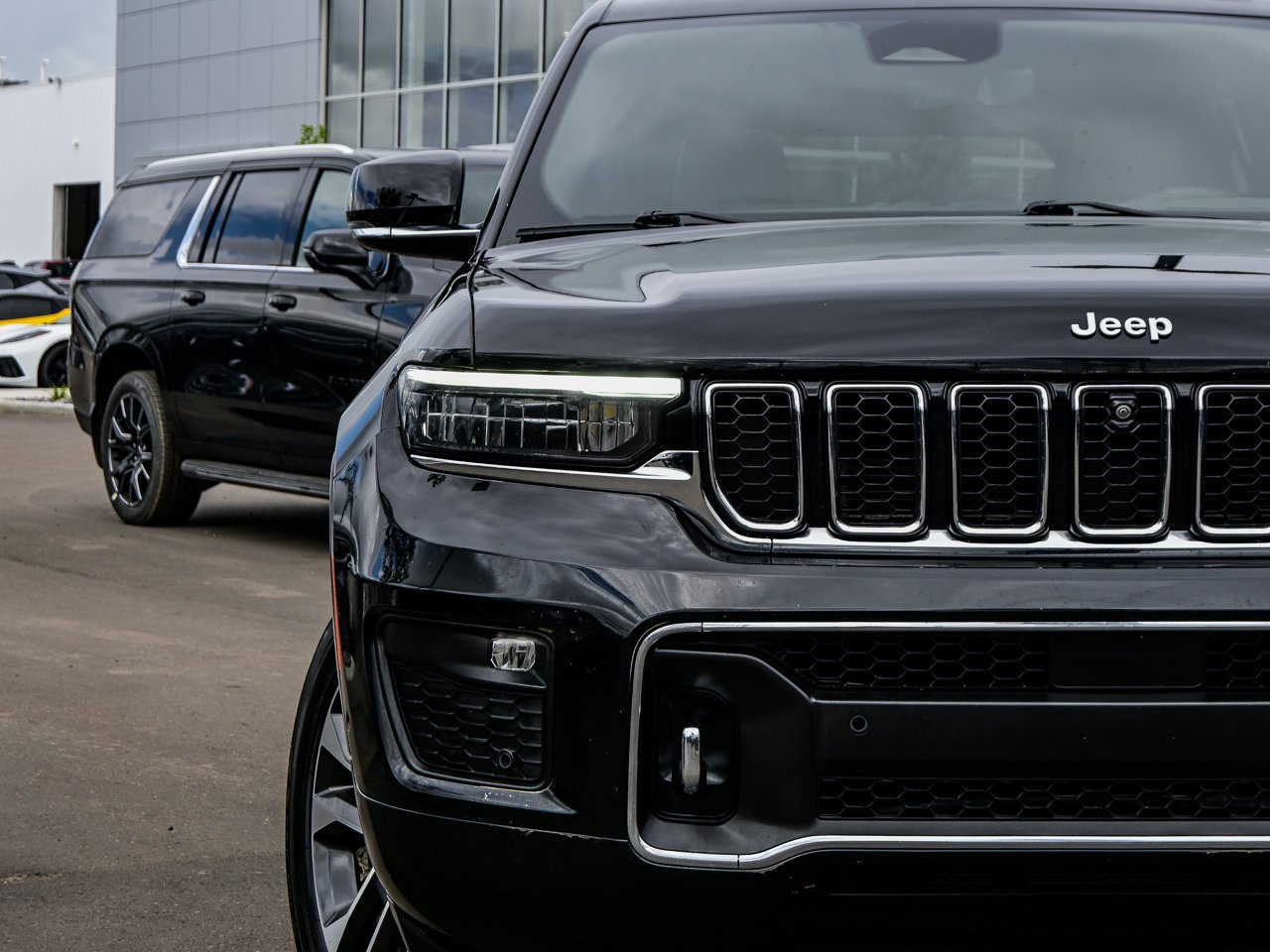 2023 Jeep Grand Cherokee Overland 4x4 Black Sherwood Park - photo #4