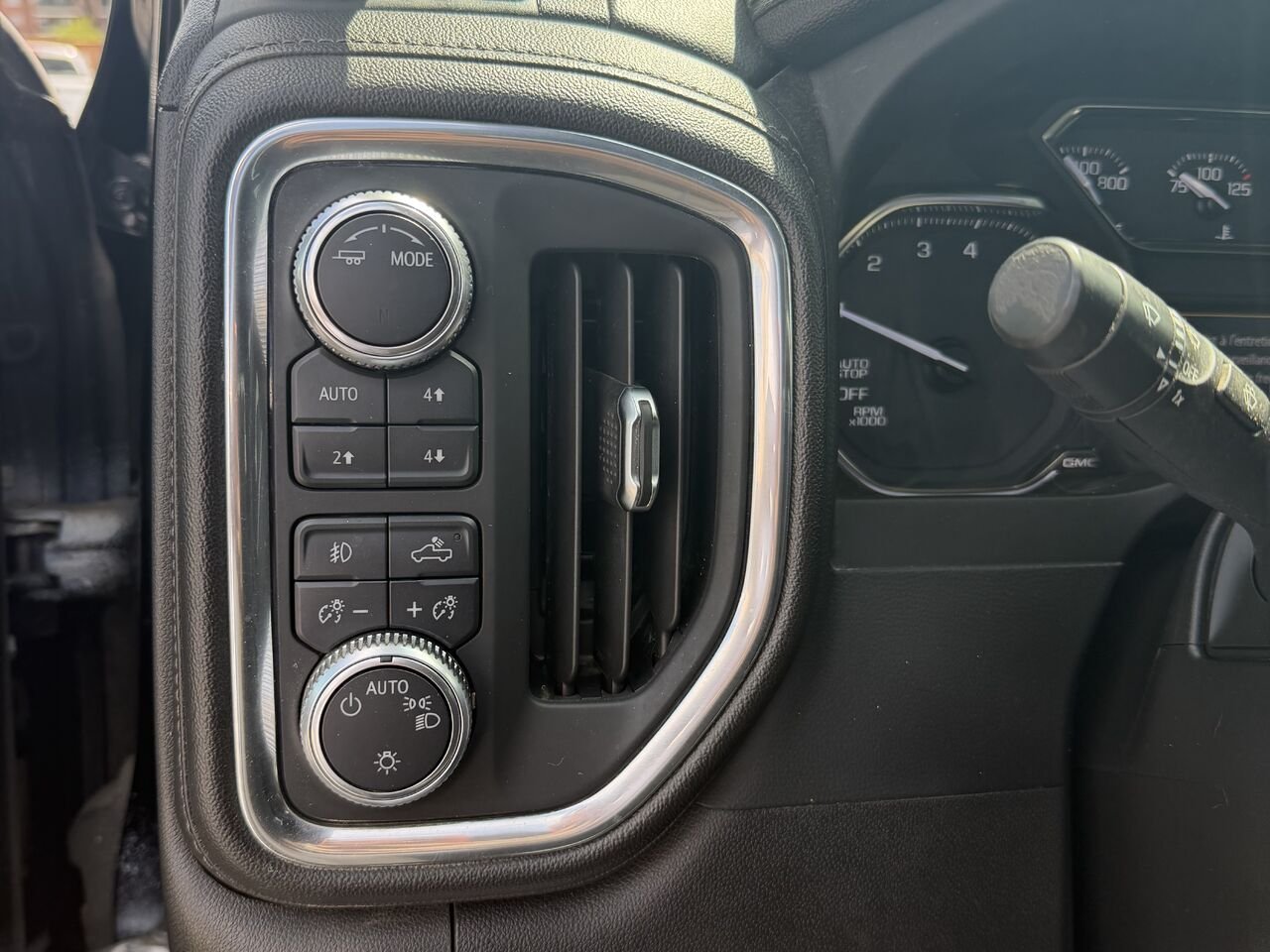 GMC SIERRA K1500 ELEVATION Elevation cabine multiplace 4RM 157 po 2020 Noir Ottawa & Gatineau - photo #4