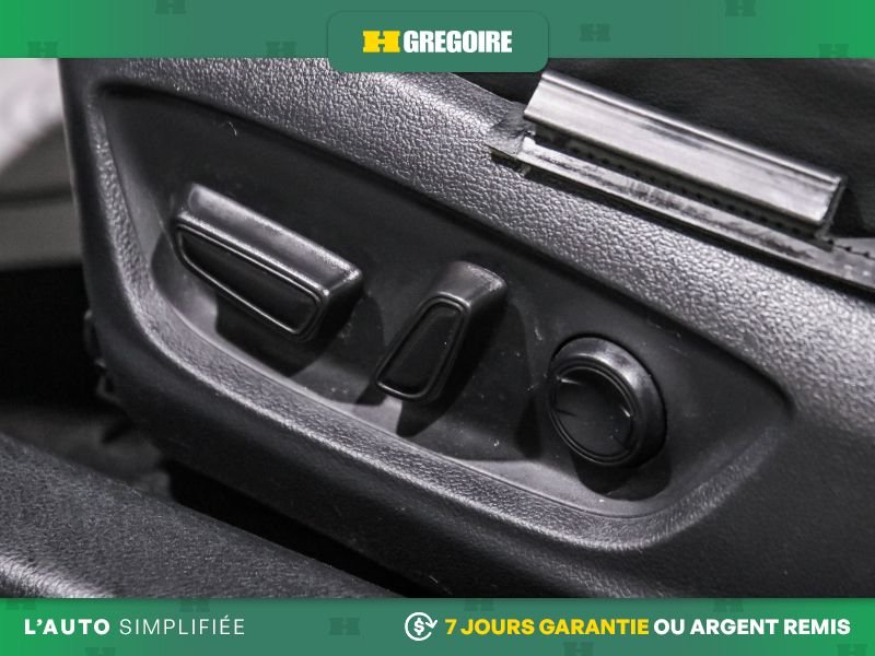 Toyota Camry 730155 | SE AUTO A/C CUIR NAV GR ELECT MAGS CAM RECUL 2019 Noir Laval - photo #16