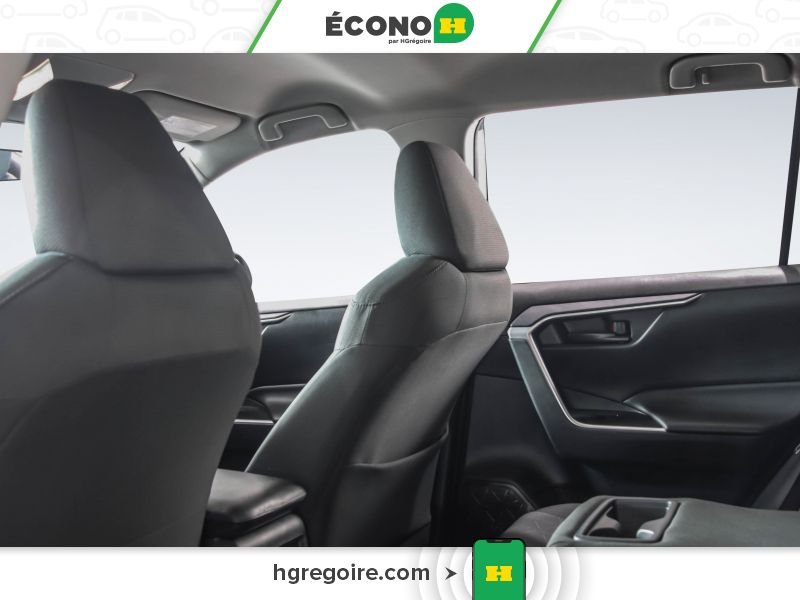 2019 Toyota Rav 4 White Laval - photo #18