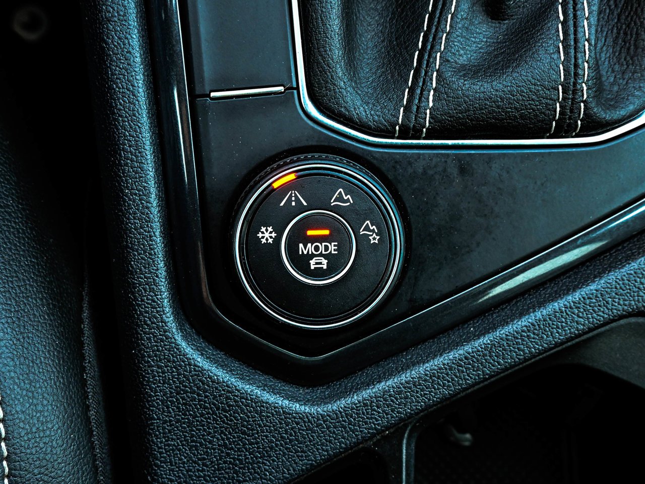2024 Volkswagen Tiguan Comfortline R-Line Black Edition 4MOTION Red Sherwood Park - photo #27
