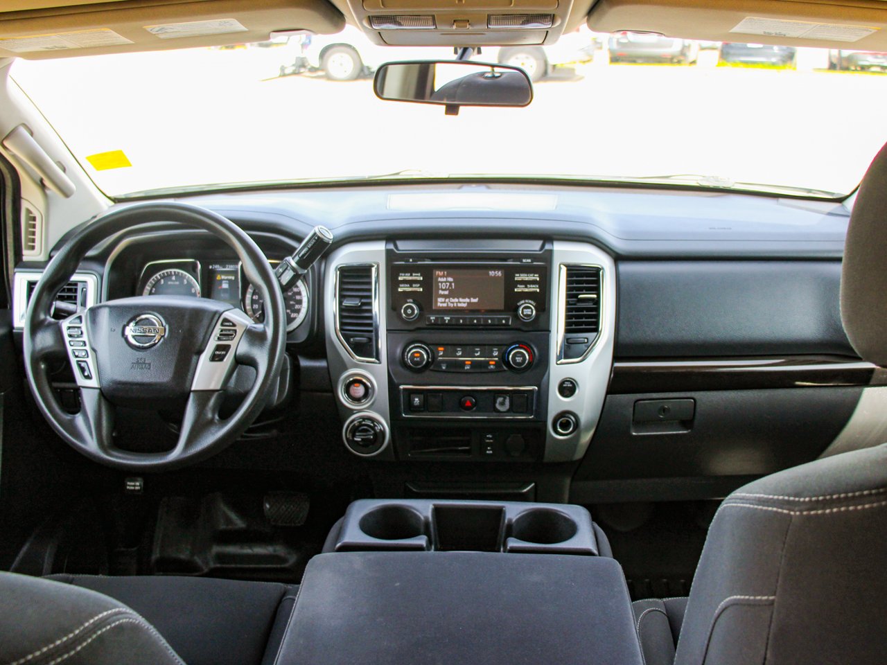 2017 Nissan Titan 4WD Crew Cab SV White Sherwood Park - photo #28