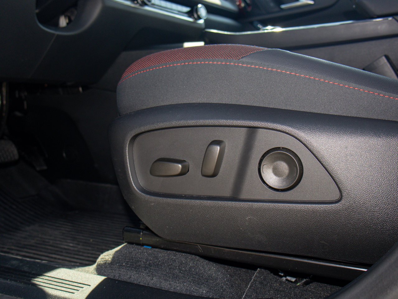 2026 Chevrolet Equinox AWD 4dr RS Grey Sherwood Park - photo #18