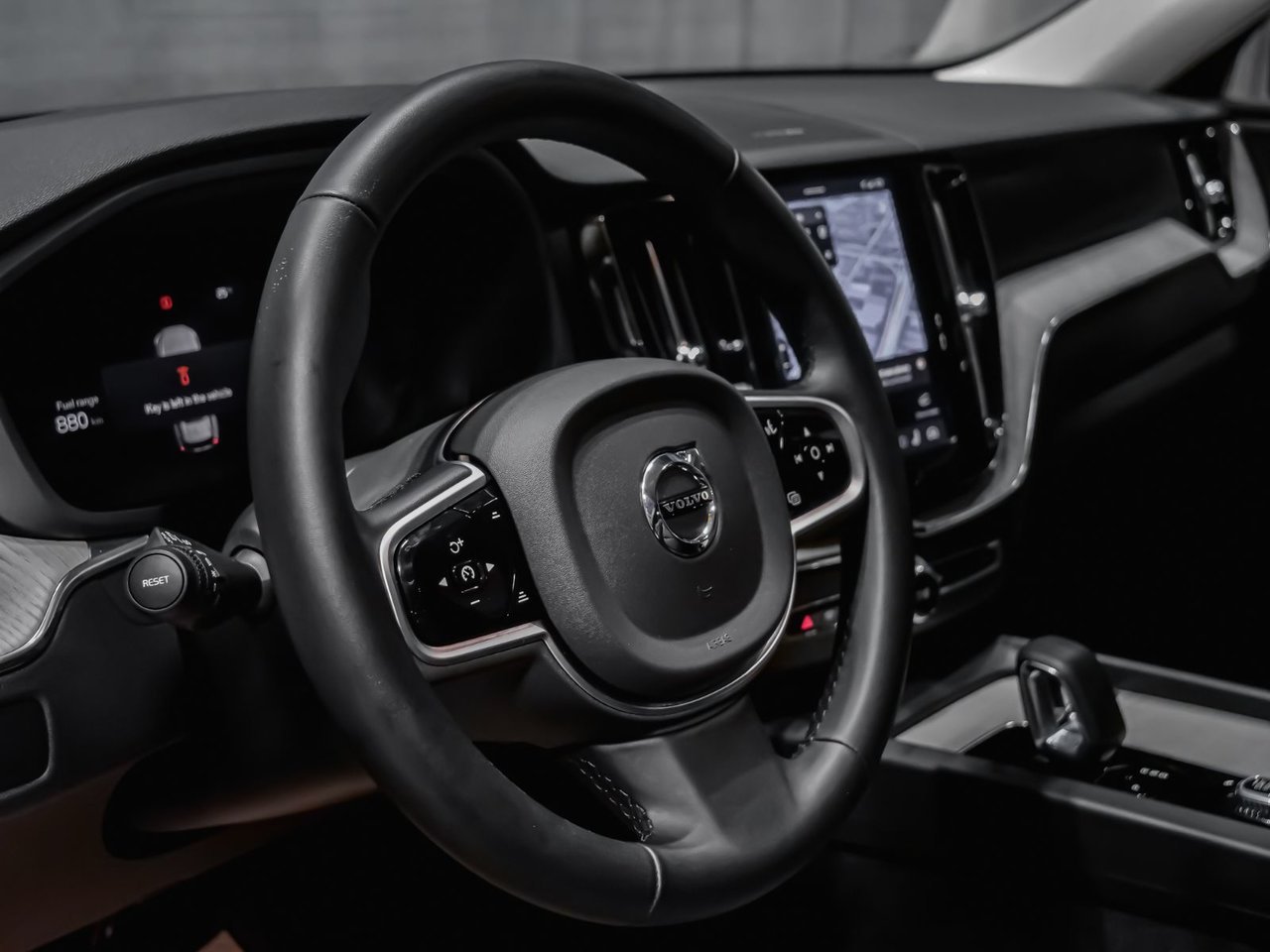 Volvo XC60 B5 PLUS DARK CLIMATE 2025 Noir Montréal - photo #7