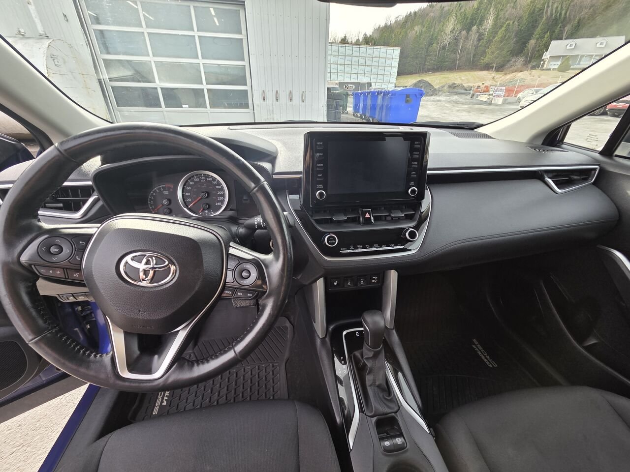 Toyota Corolla Cross LE TI 2022 Bleu choc métallisé Lac-Etchemin - photo #10