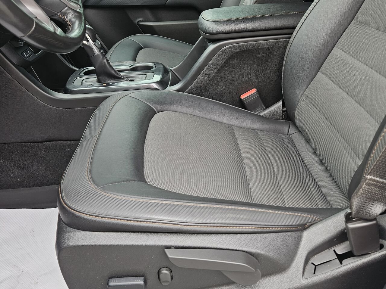 GMC Canyon AT4 cabine multiplace 4RM 141 po avec tissu 2022 Blanc Thetford Mines - photo #13