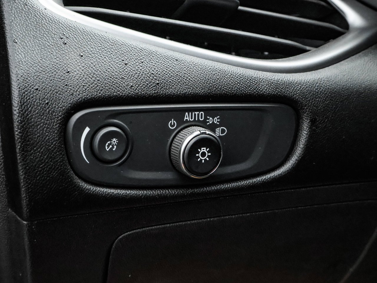 2024 Chevrolet Malibu 4dr Sdn 1LT Black Sherwood Park - photo #19