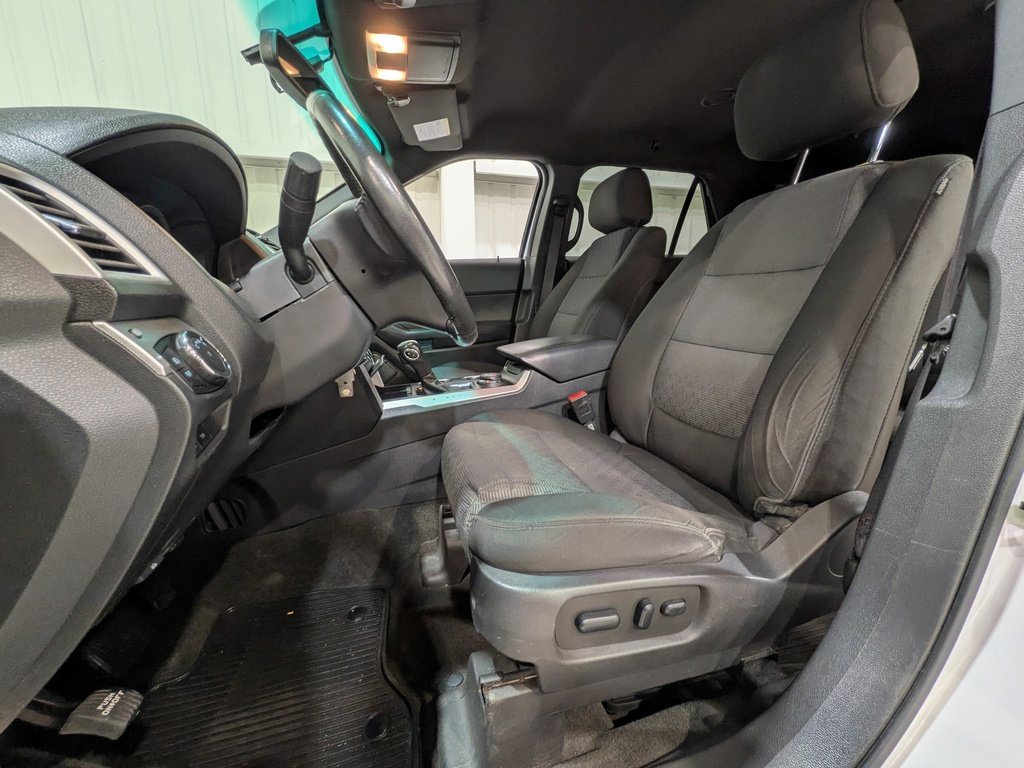 2013 Ford Explorer 4WD 4dr XLT White Val-David - photo #1