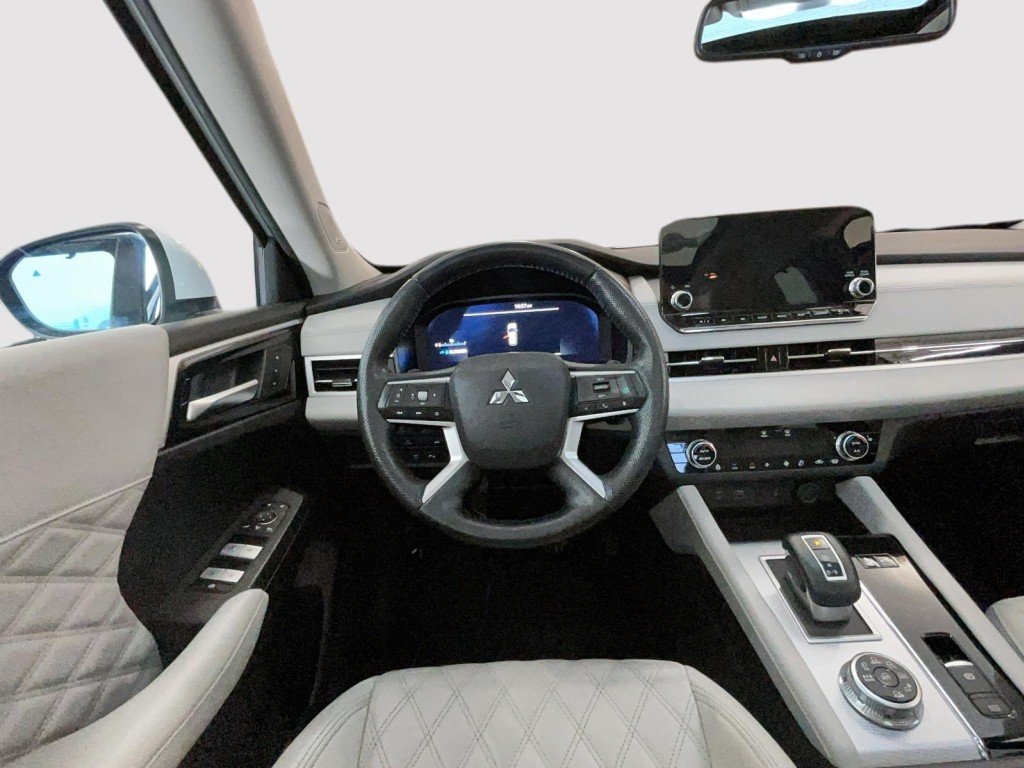 2023 Mitsubishi OUTLANDER White Amos - photo #13