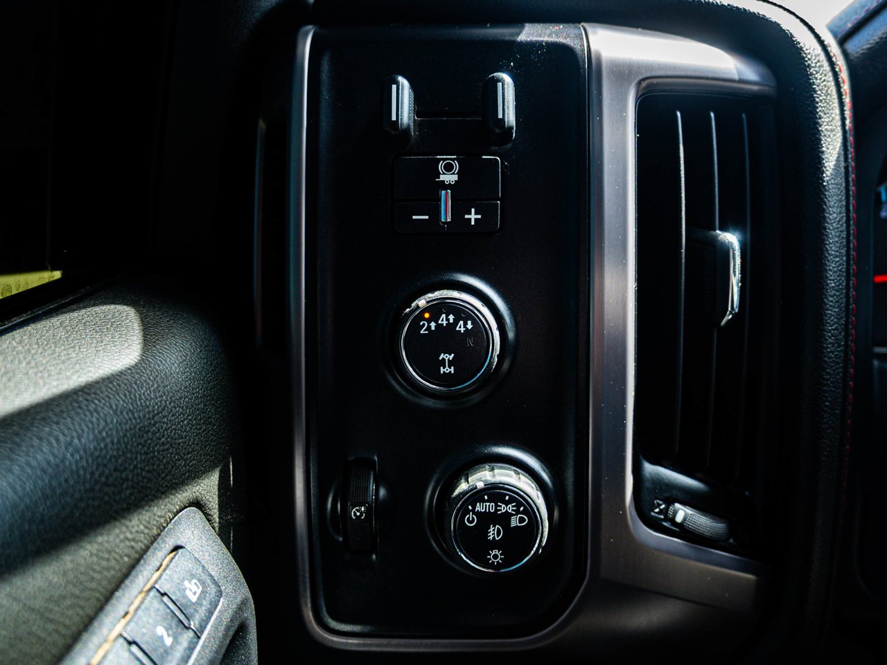 2019 GMC Sierra 2500HD 4WD Crew Cab 153.7 SLT Black Sherwood Park - photo #18