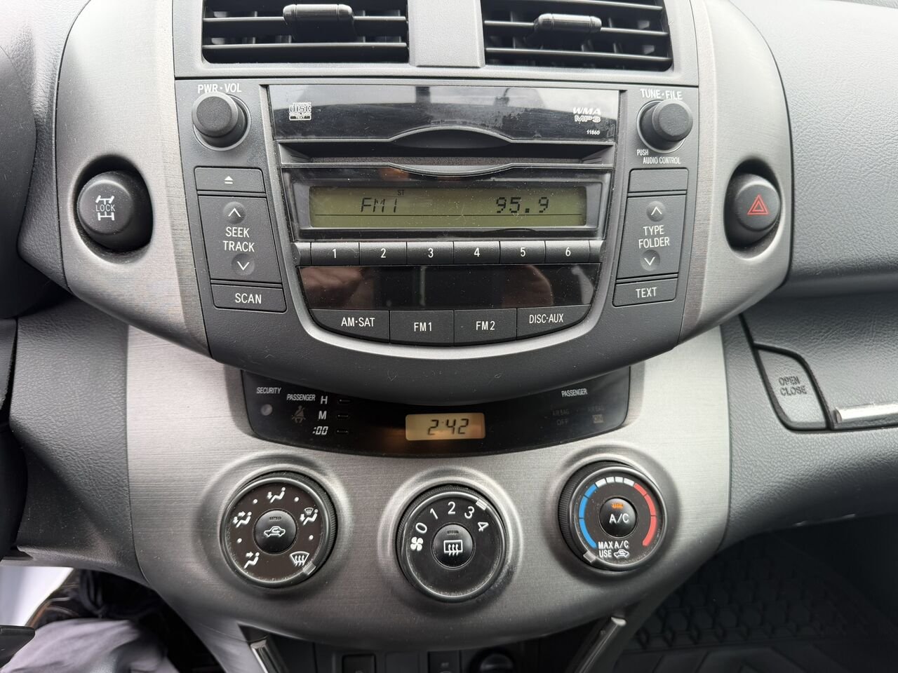 2010 Toyota RAV4 SPORT **IMPECCABLE** Grey Laval - photo #18