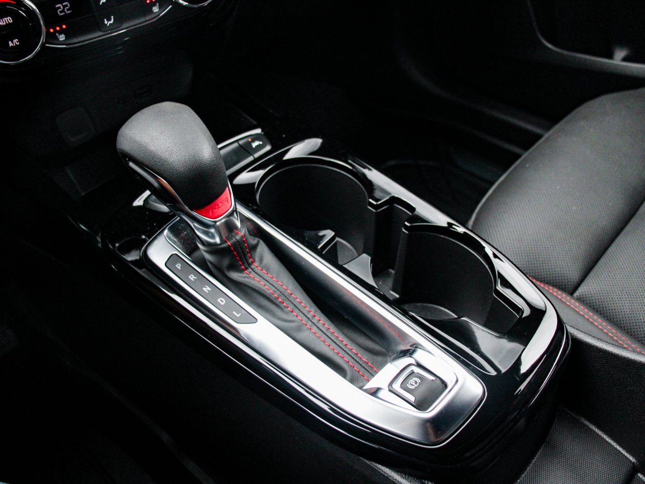 2024 Chevrolet Trax FWD 4dr 2RS Yellow Sherwood Park - photo #27