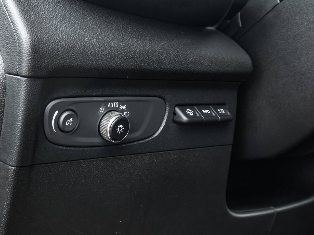 2022 Buick Envision AWD 4dr Avenir Blue Sherwood Park - photo #20