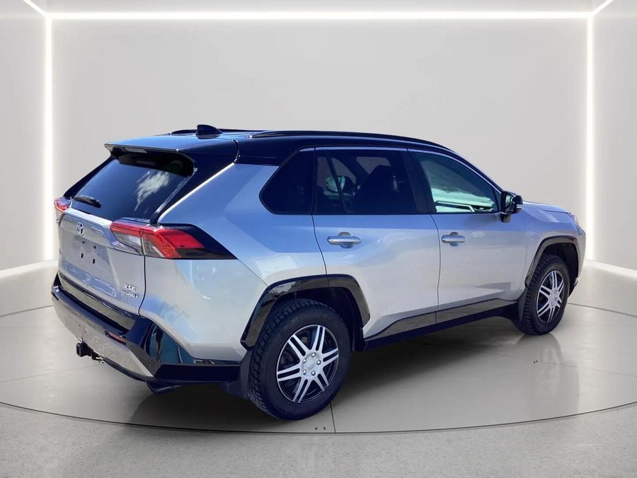 TOYOTA RAV4 HYBRID XSE 2022 2022 Ciel argent métallisé avec toit noir