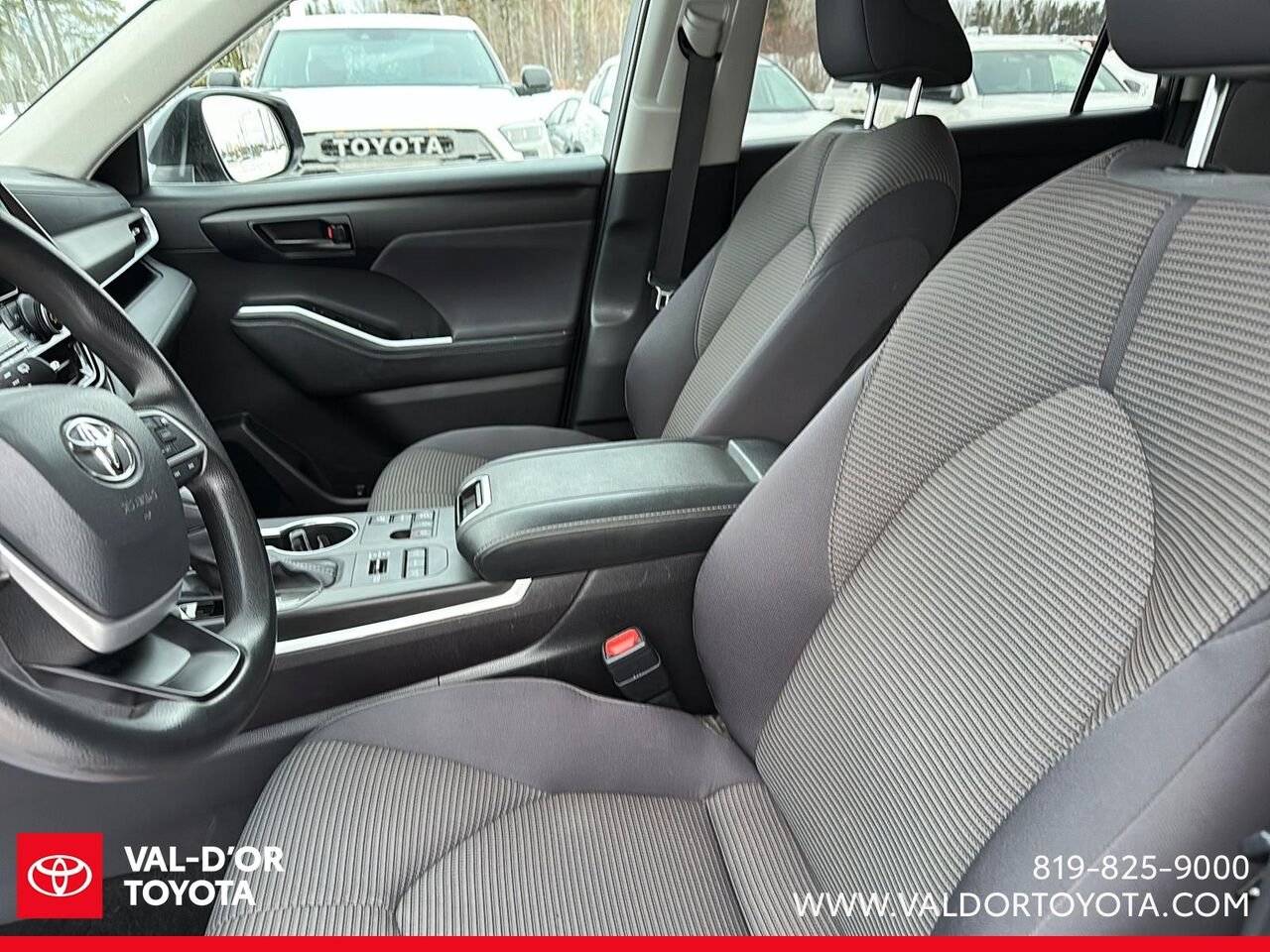 Toyota Highlander AWD LE AWD 2024 Gris magnétique métallisé Val-d'Or - photo #7