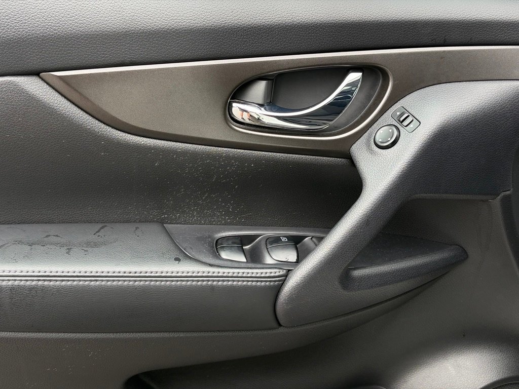 2015 Nissan Rogue White Gatineau - photo #10