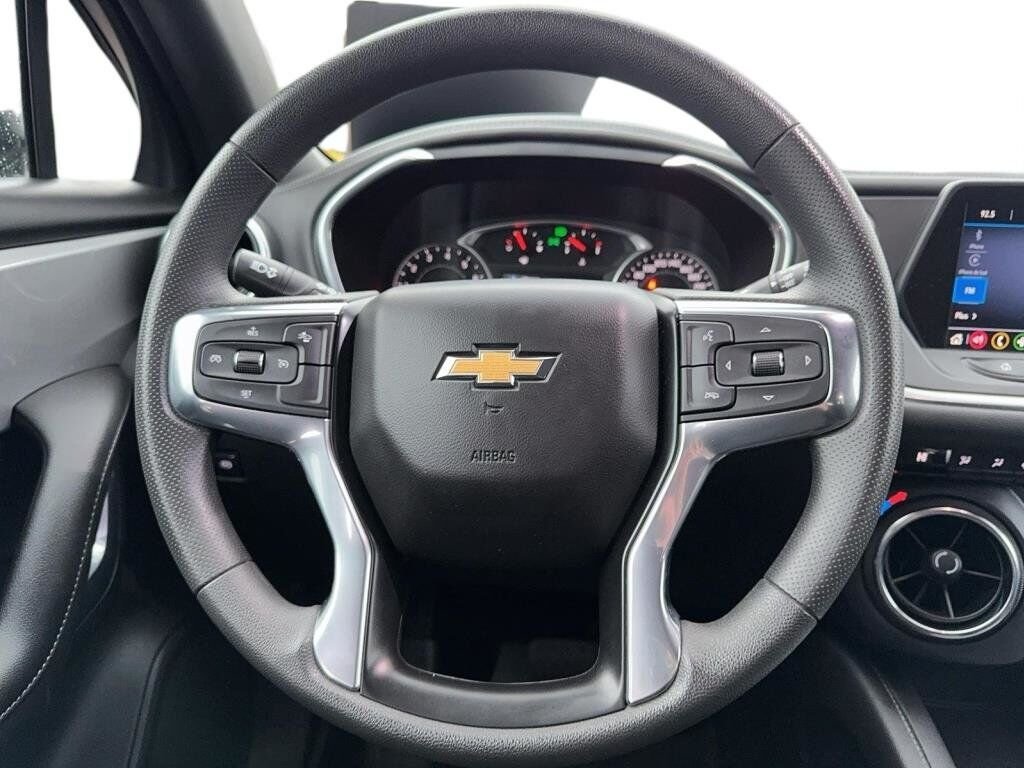 2022 Chevrolet Blazer VIN 3GNKBHRS6NS112735 Black Chicoutimi - photo #10