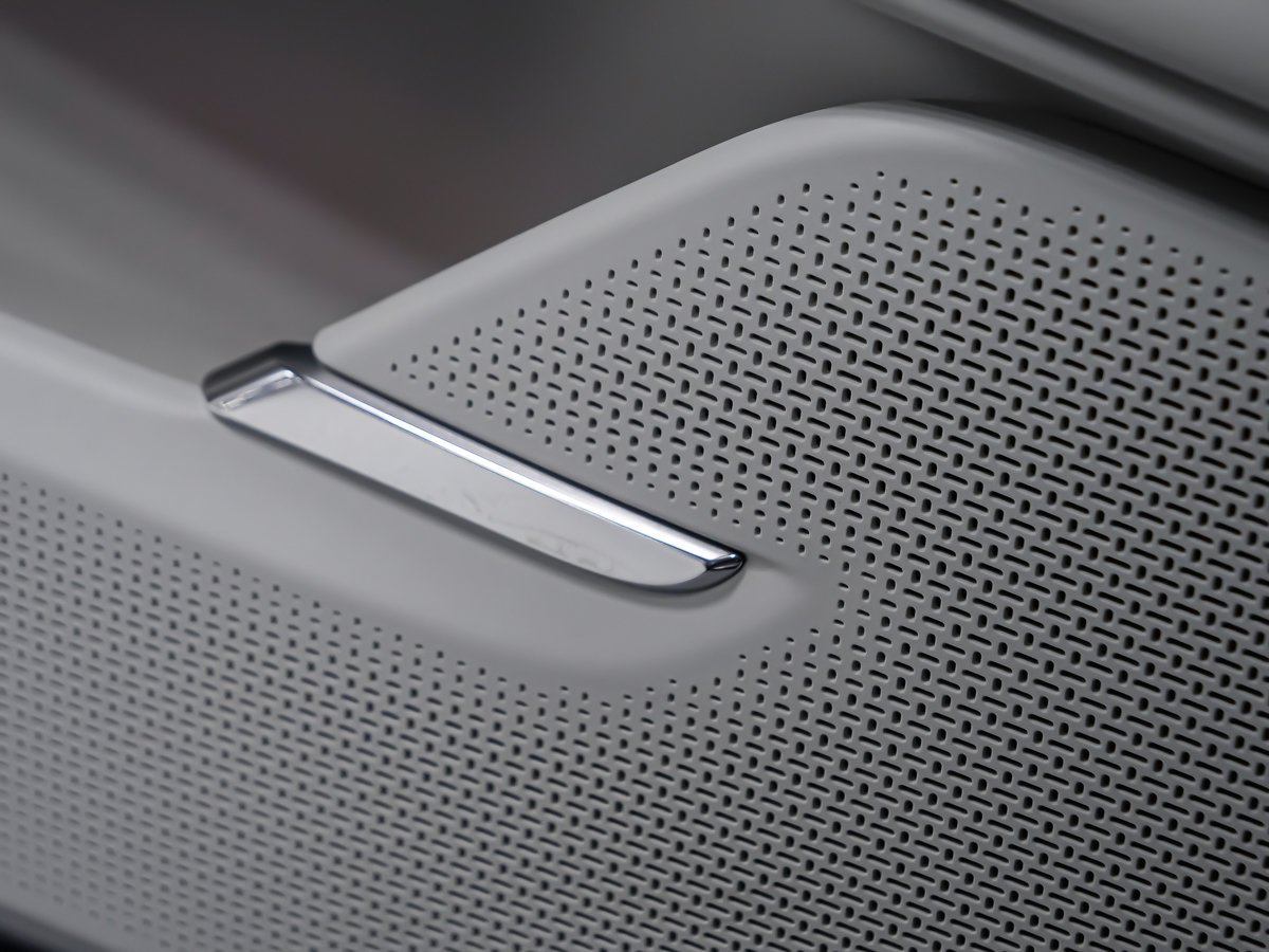 2025 Volvo EX90 ULTRA Grey Montreal - photo #16