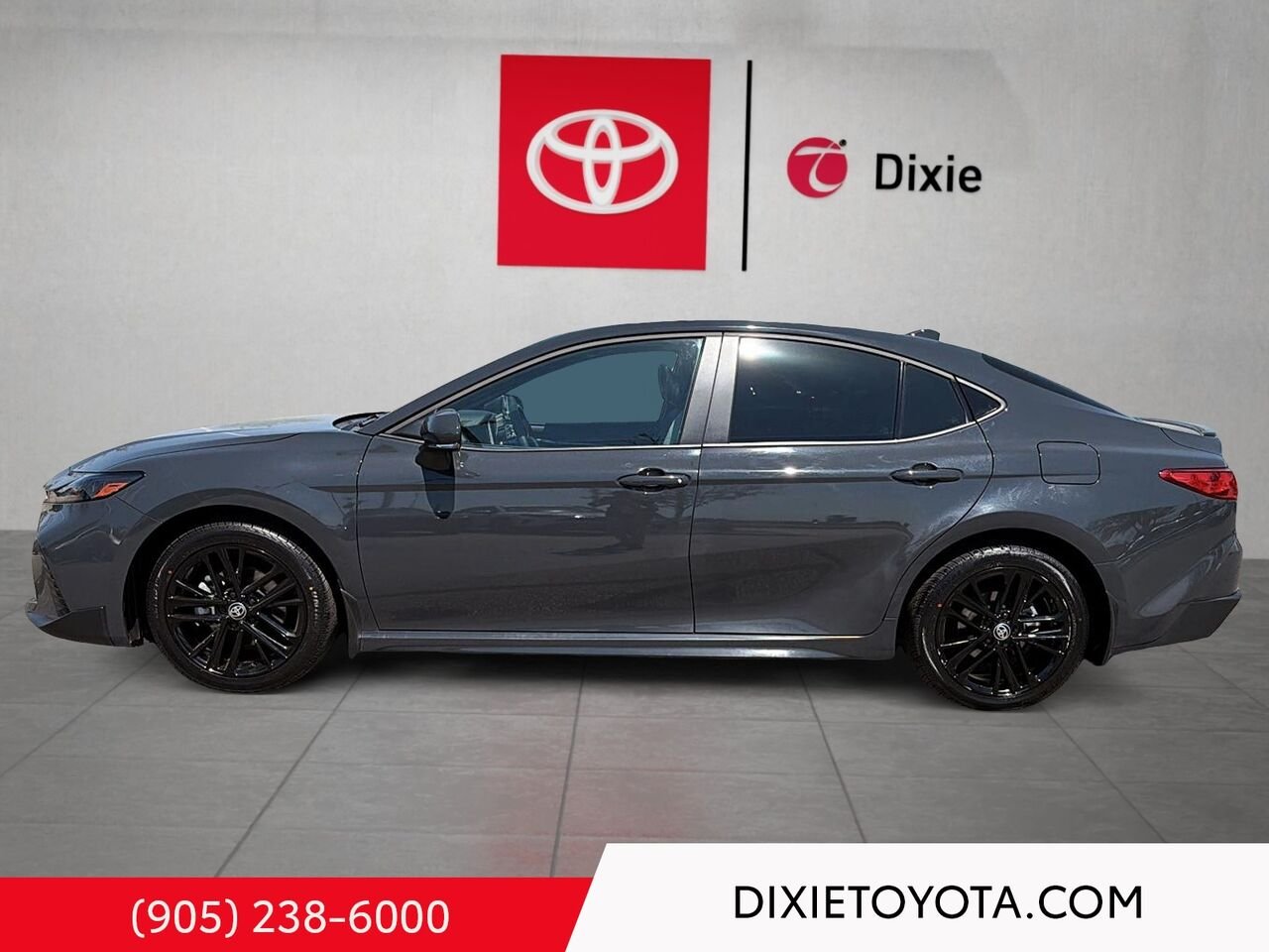 2025 Toyota Camry HYBRID SE UPGRADE AWD / CLEAN CARFAX / MOONROOF / ALLOY WHEELS / CARPLAY AND ANDROID AUTO Underground Mississauga - photo #5