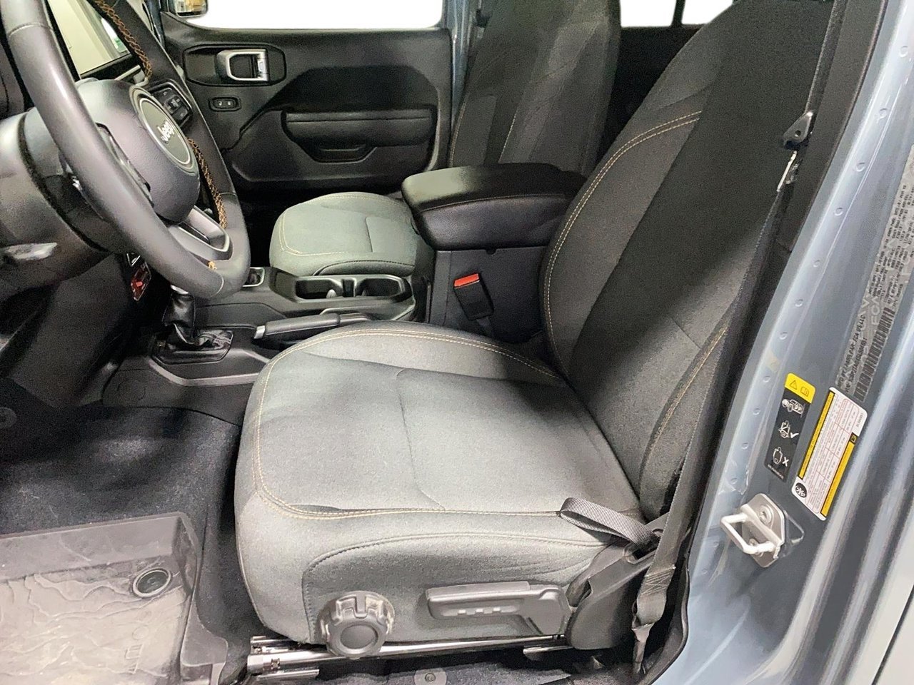 2025 Jeep Gladiator Blue Baie-Comeau - photo #9