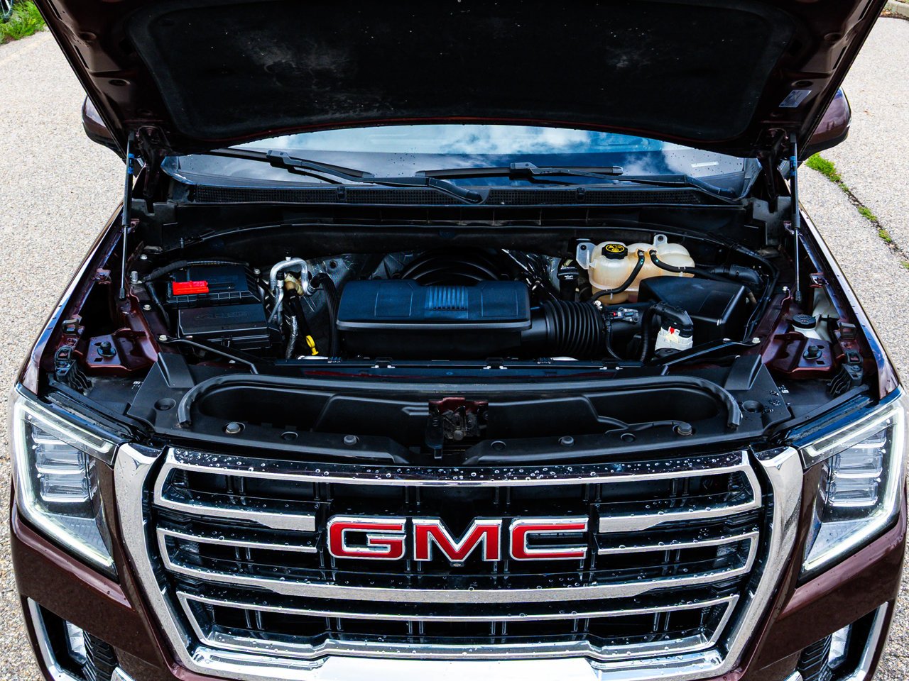 2022 GMC Yukon XL 4WD 4dr SLT Red Sherwood Park - photo #8