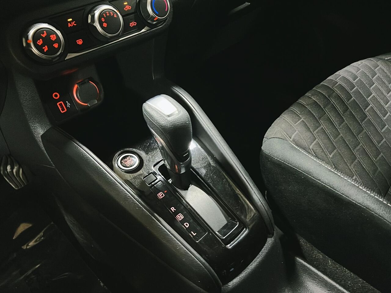 2022 Nissan Kicks S TA White Québec - photo #14