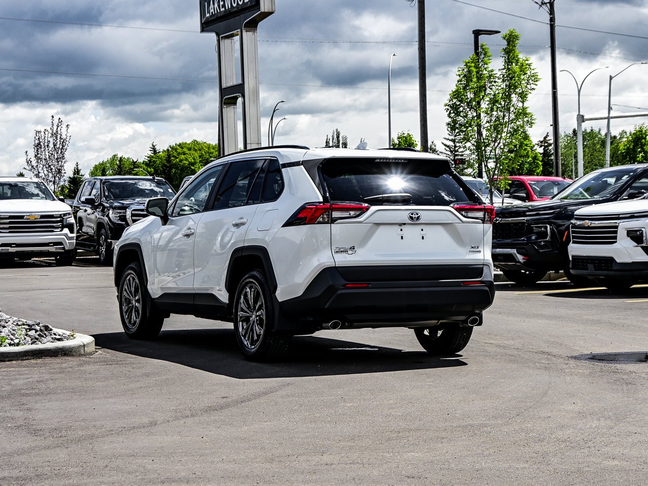 2024 Toyota RAV4 Hybrid XLE AWD White w/Black Roof Sherwood Park - photo #10