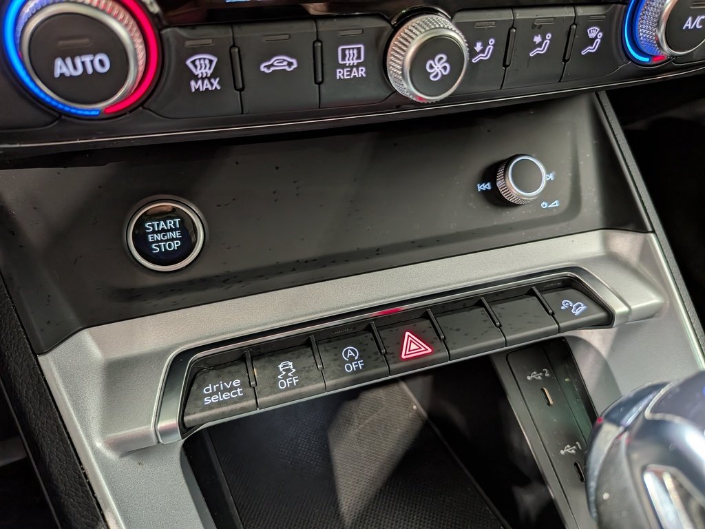 2022 Audi Q3 Komfort 45 TFSI quattro Black Val-David - photo #25