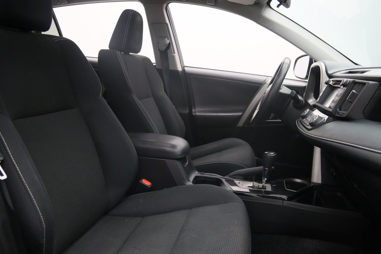 2018 Toyota RAV4 VIN 2T3RFREV9JW852844 Grey Baie-Comeau - photo #15