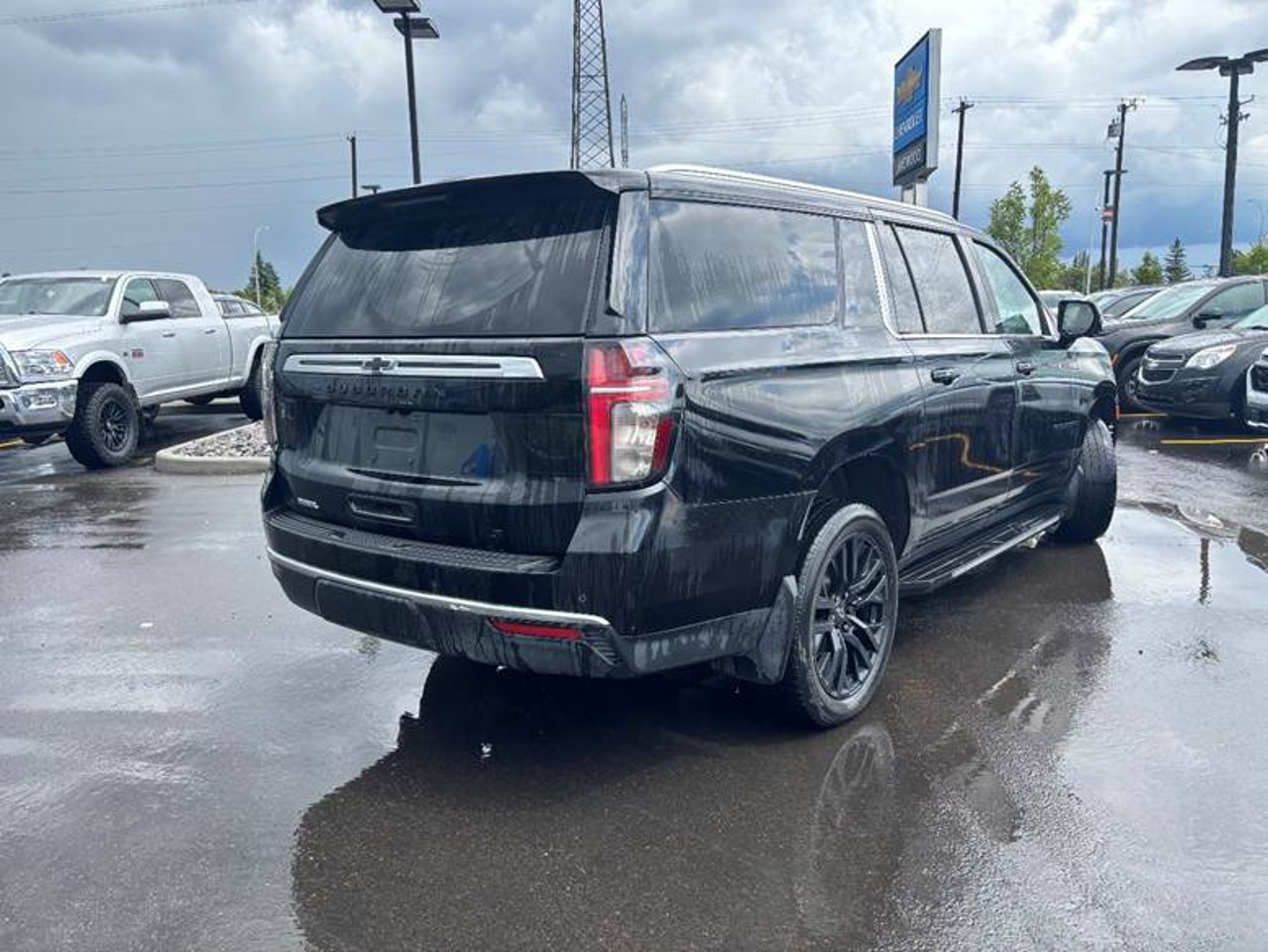2023 Chevrolet Suburban 4WD 4dr LT Black Sherwood Park - photo #4