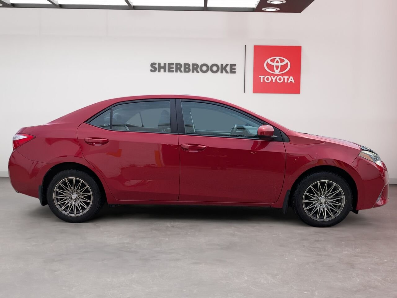2016 Toyota Corolla 2T1BURHEXGC604303 Barcelona Red Metallic Sherbrooke - photo #3
