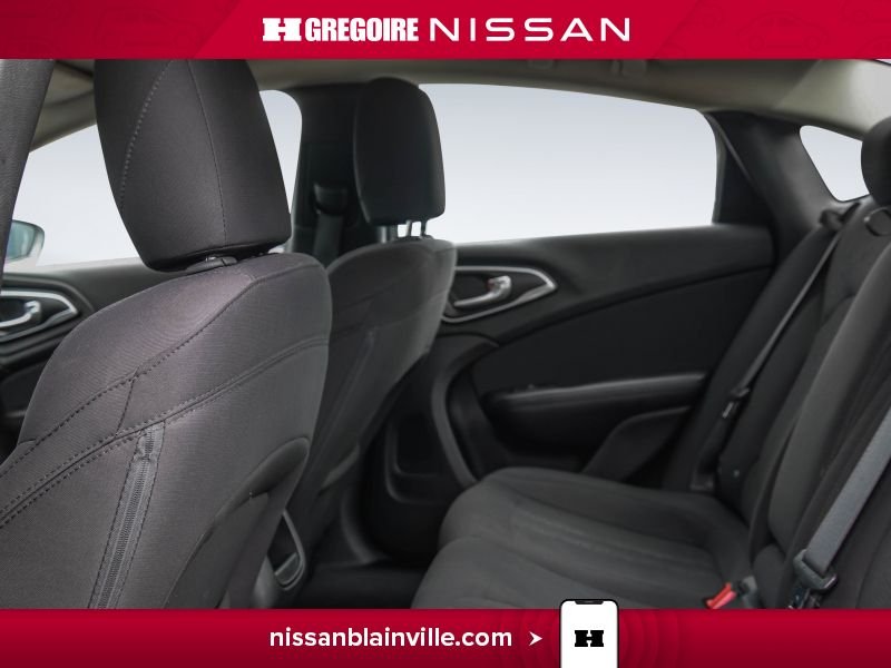 2015 Chrysler 200 White Laval - photo #21