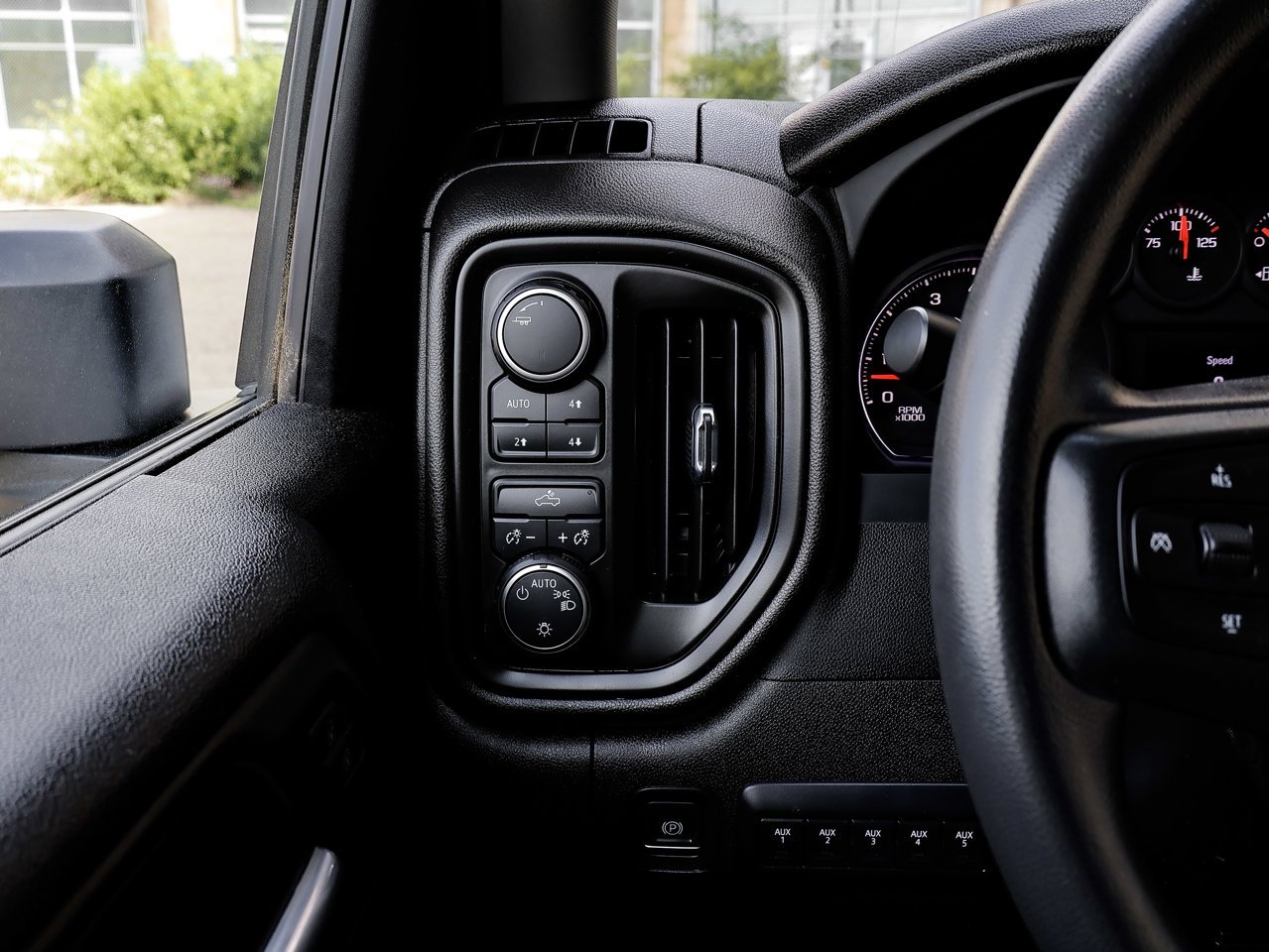 2022 Chevrolet Silverado 2500HD 4WD Double Cab 149 Work Truck White Sherwood Park - photo #17
