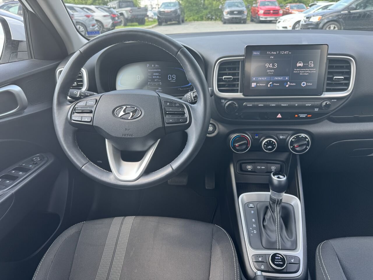 2024 Hyundai Venue Preferred White Granby - photo #13