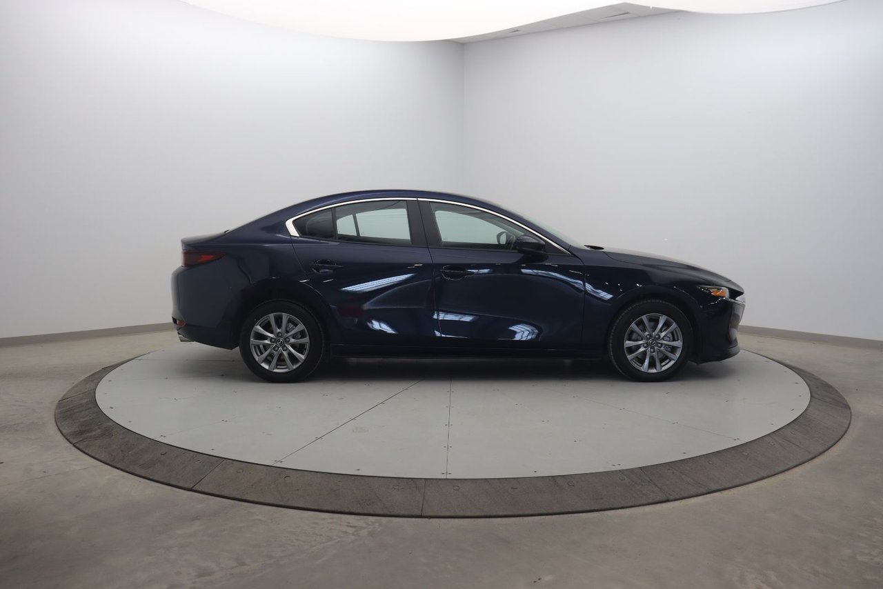 2023 Mazda Mazda3 VIN 3MZBPBCMXPM358774 Blue Baie-Comeau - photo #2