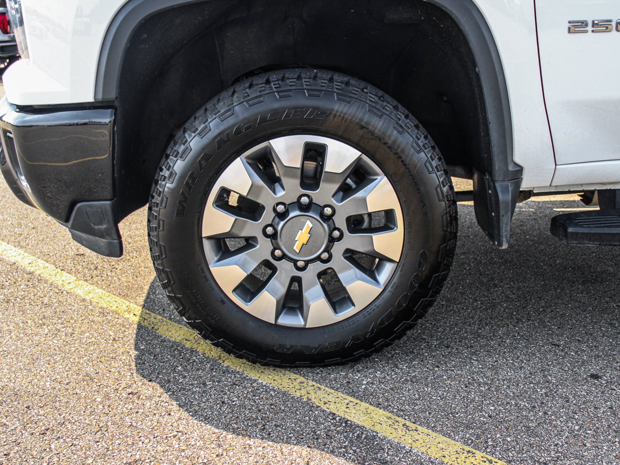 2024 Chevrolet Silverado 2500HD 4WD Crew Cab 159 Custom White Sherwood Park - photo #11