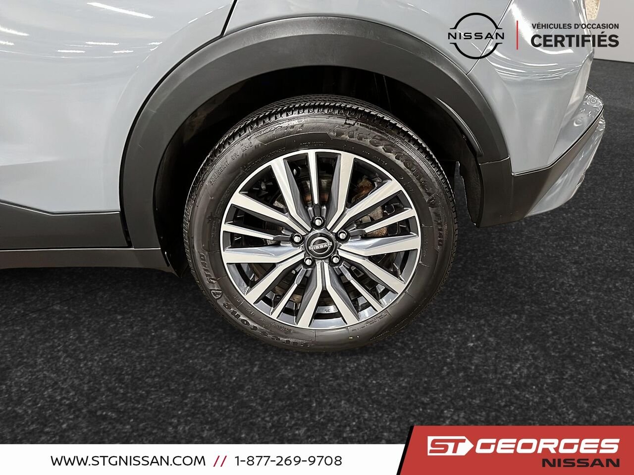 Nissan Kicks Play 2025 Gris Saint-Georges - photo #6