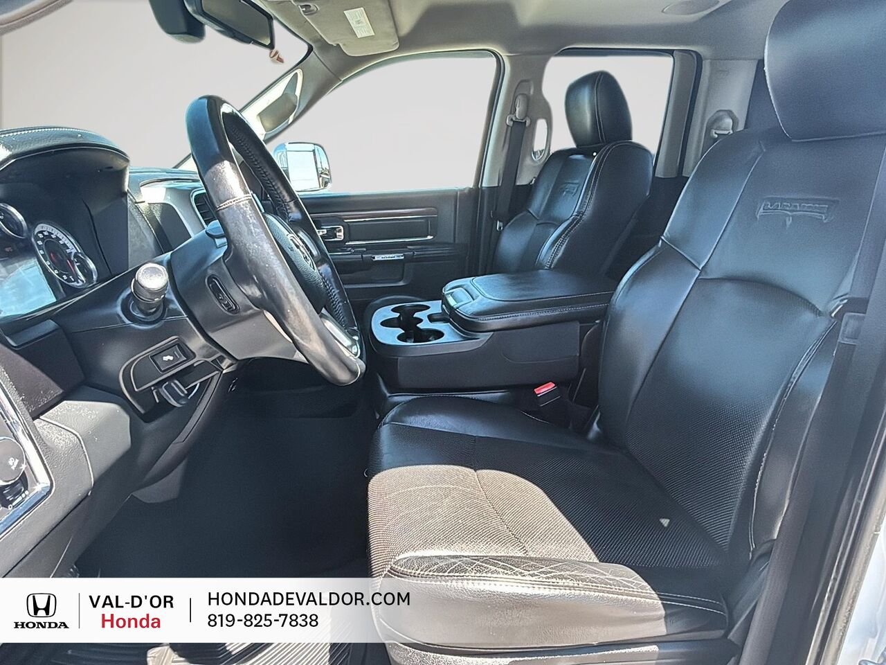 2015 Ram 1500 Cabine quad 4RM, 140,5 po Laramie White Val-d'Or - photo #6