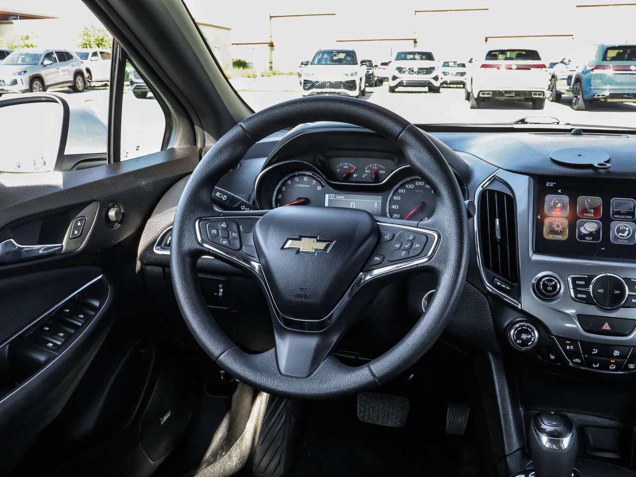 2018 Chevrolet Cruze 4dr Sdn 1.4L LT w/1SD White Sherwood Park - photo #17