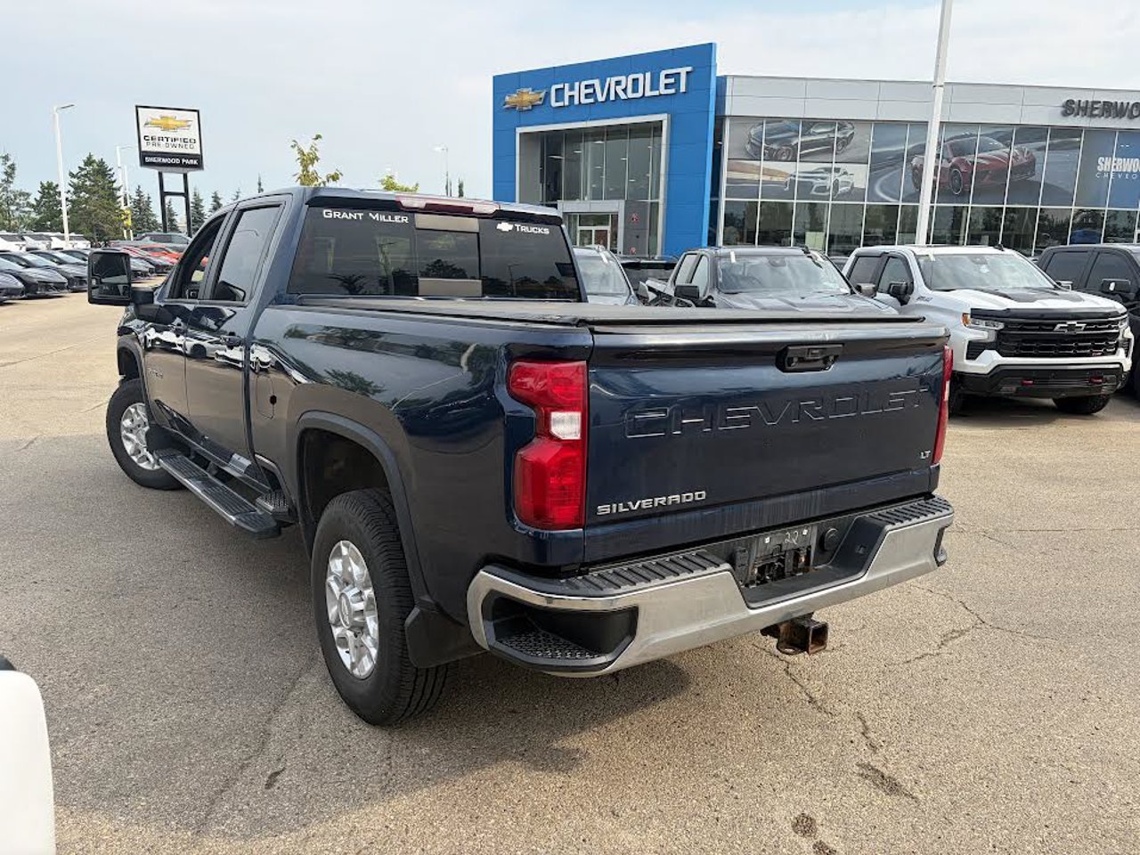2020 Chevrolet Silverado 3500HD 4WD Crew Cab 159 LT Blue Sherwood Park - photo #3