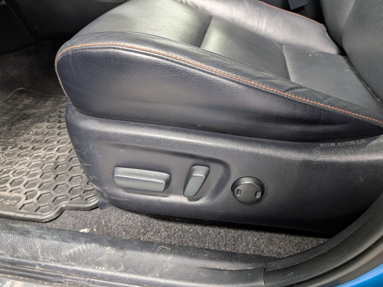 2017 Toyota RAV4 Hybrid JTMJJREV6HD088292 Electric Storm Blue Sherbrooke - photo #10