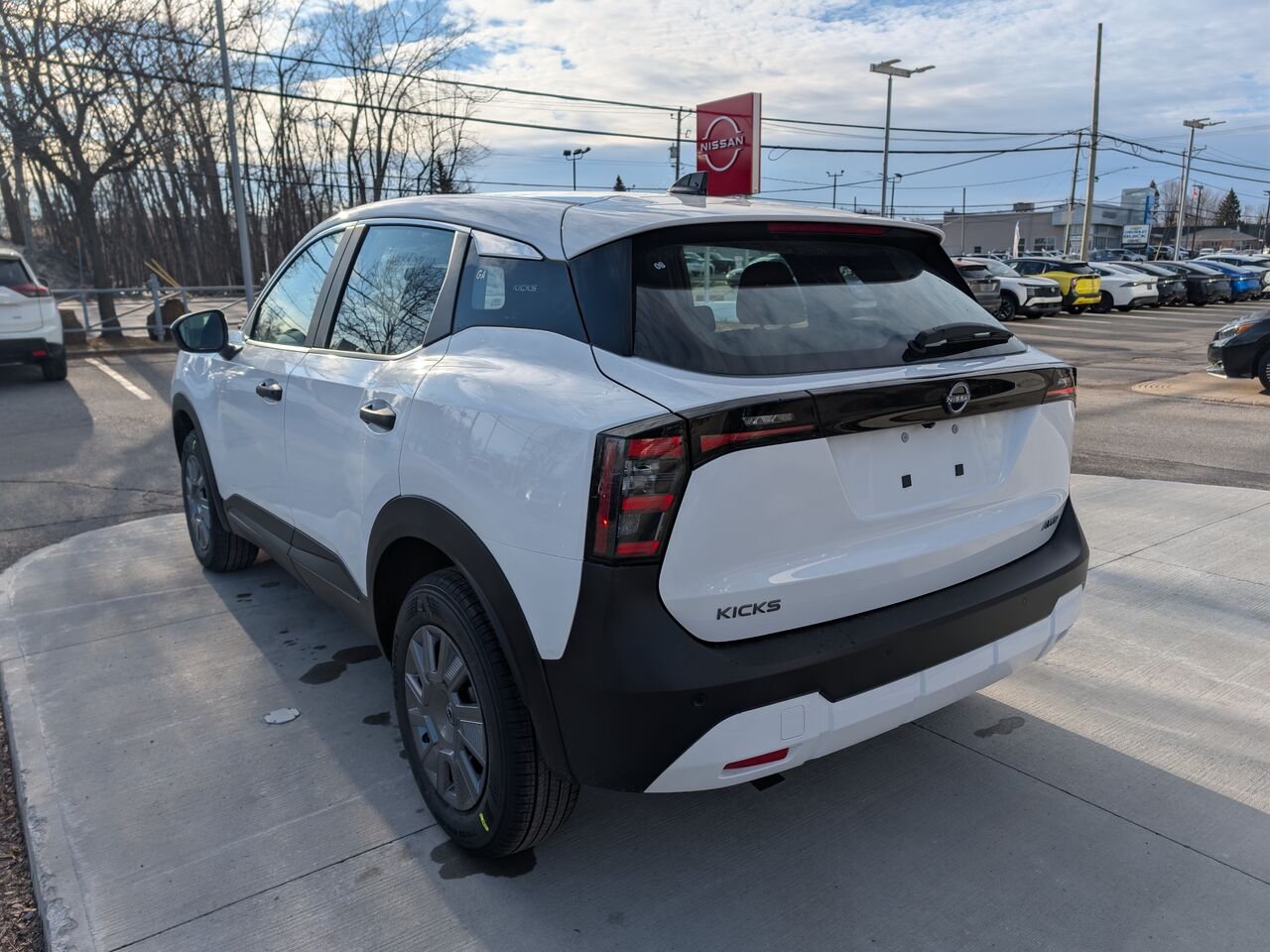 NISSAN Kicks KICKS S 2026 Bleu foncé nacré Châteauguay - photo #10