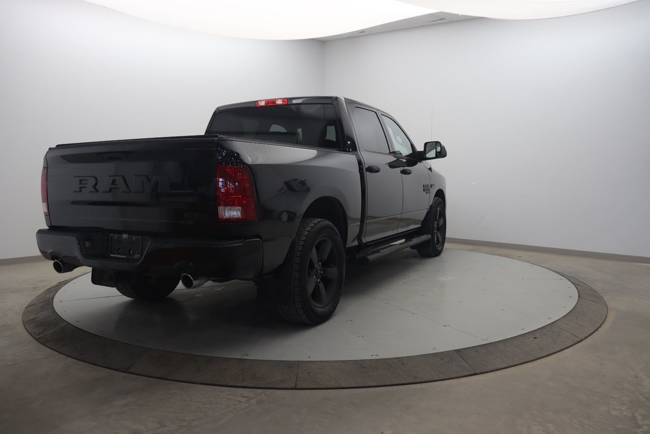 2019 Ram 1500 Classic VIN 3C6RR7KT2KG695861 Black Chicoutimi - photo #3