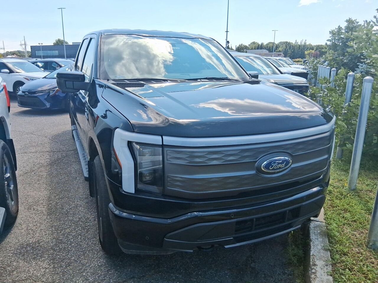 2022 Ford F-150 Lightning LARIAT SuperCrew 4RM LONG RANGE Black Québec - photo #0