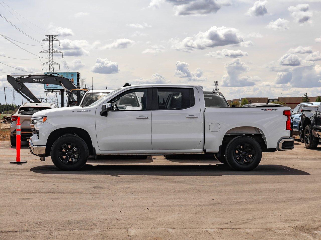 2025 Chevrolet Silverado 1500 4WD Crew Cab 147 LT White Sherwood Park - photo #4