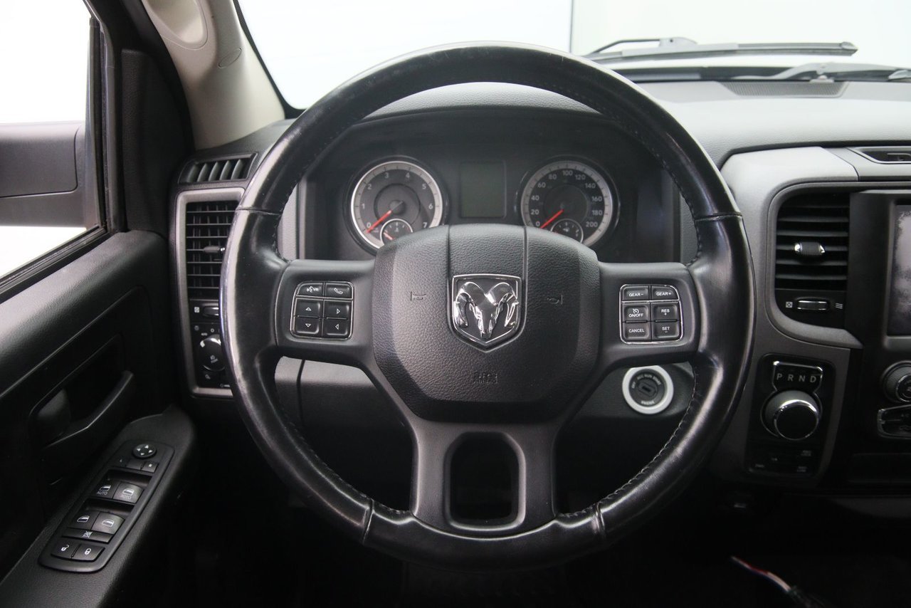 2019 Ram 1500 Classic VIN 3C6RR7KT2KG695861 Black Chicoutimi - photo #10