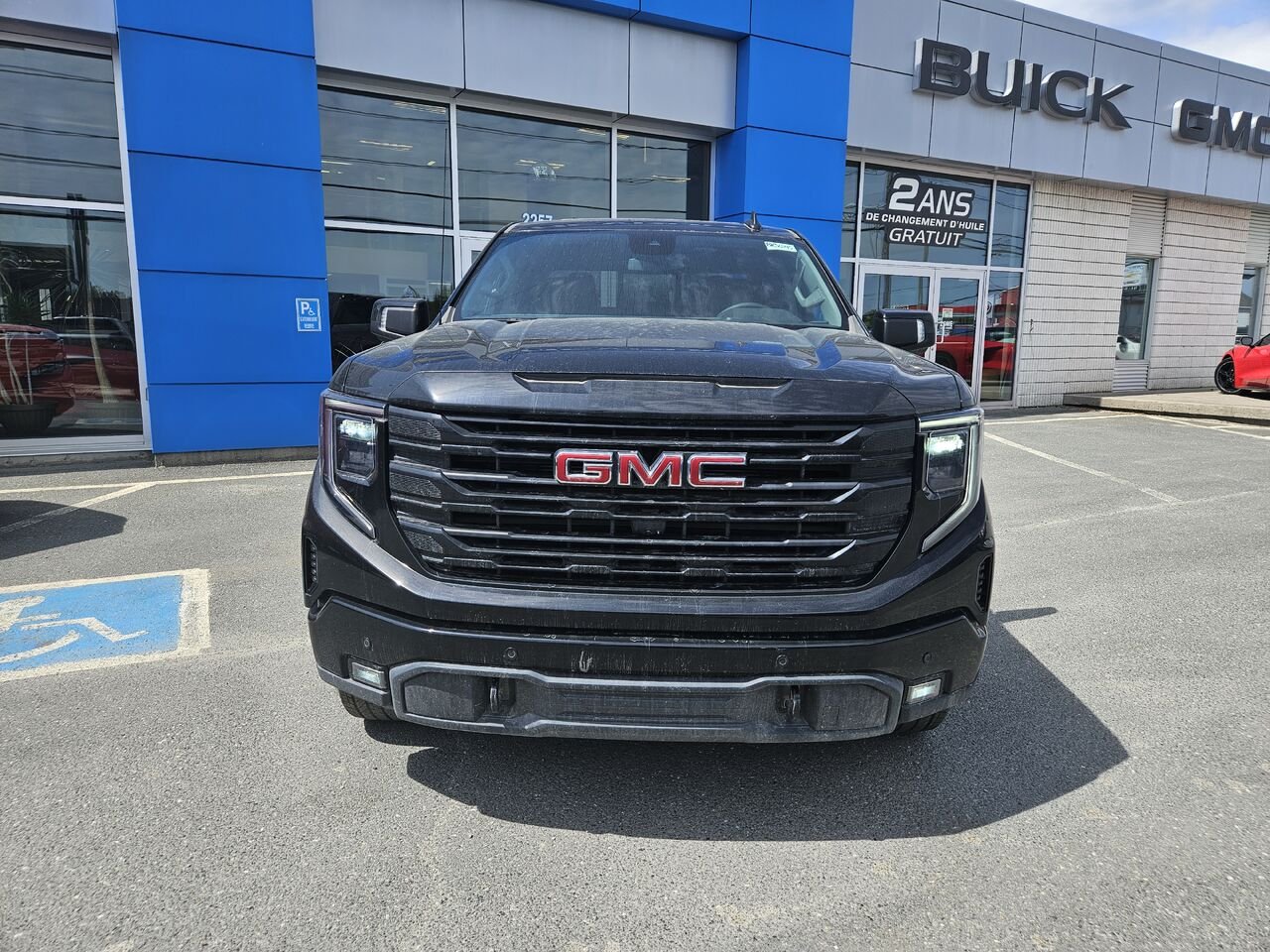 GMC Sierra 1500 Elevation cabine multiplace 4RM 157 po 2026 NOIR ONYX Thetford Mines - photo #6